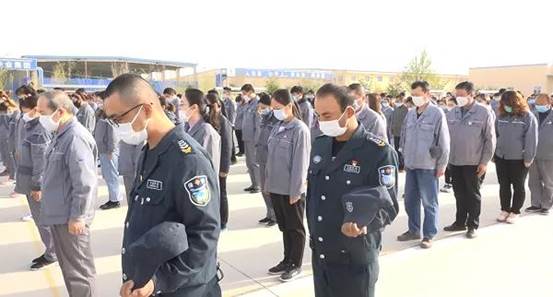 巴州金富默哀悼念现。卜挤 摄）